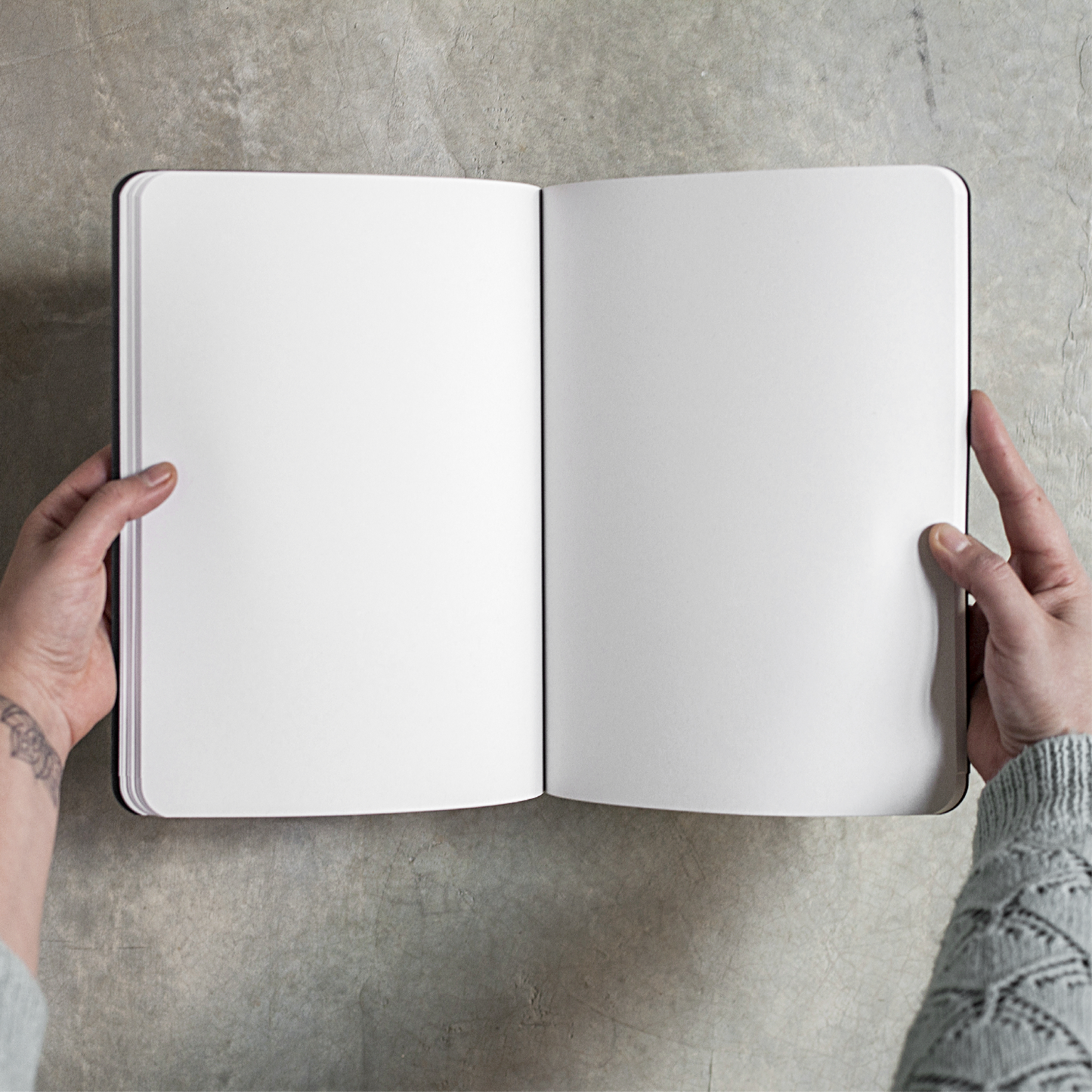 CUADERNO RÚSTICA BORDES REDONDEADOS ● NEGRO